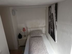 Schlafzimmer_klein.jpg